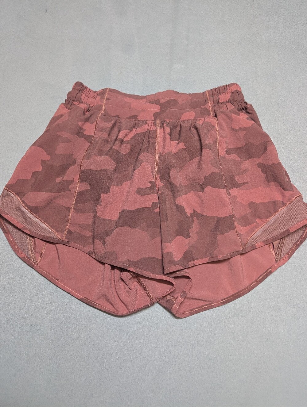 Lululemon Hotty Hot Low-Rise 4" Shorts - Size 4